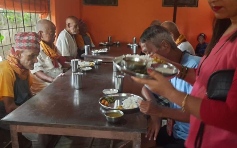 दिव्य सेवा निकेतनमा सम्मान तथा खिर खुवाउने कार्यक्रम सम्पन्न