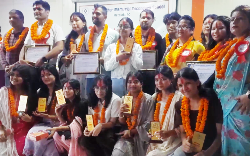 तुलसी मेहर/नारायणी कलेजमा विद्यार्थी र शिक्षकलाई सम्मान