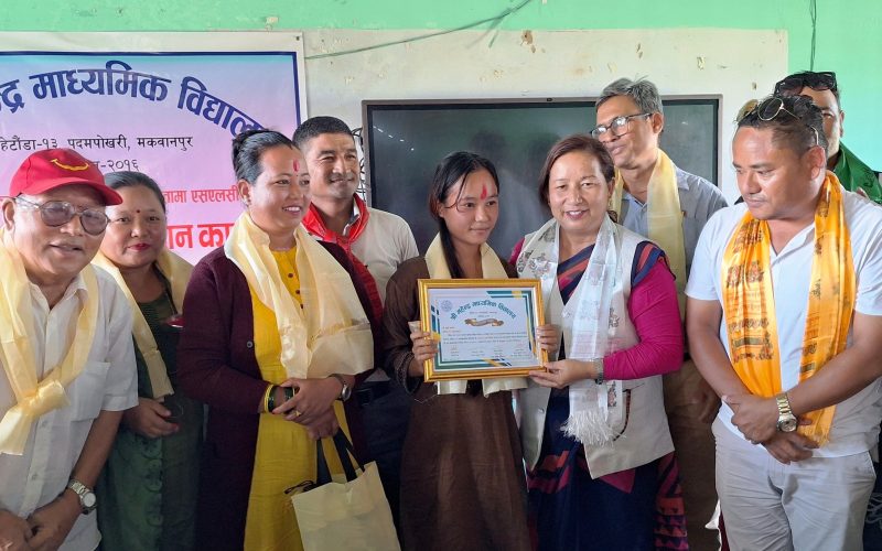 महेन्द्र मावि पदमपोखरीका विद्यार्थीहरुलाई सम्मान