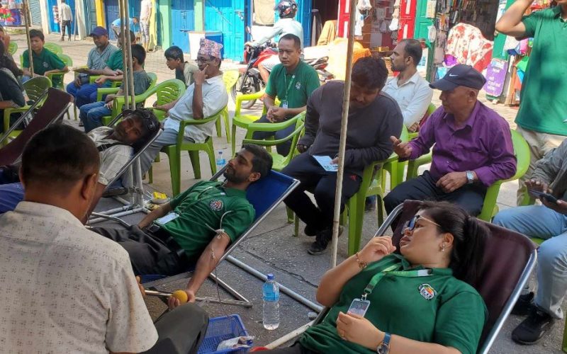 बुद्ध चोकमा २७ जनाले गरे रक्तदान