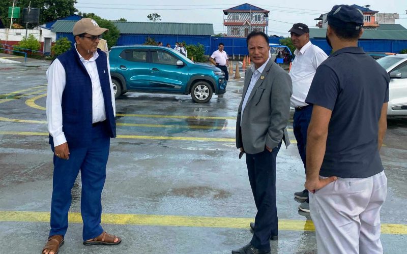 यातायात मन्त्रीद्वारा यातायात व्यवस्था कार्यालयको निरिक्षण