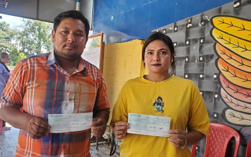 तुलसी मेहरका विद्यार्थीहरुलई दुर्घटना बिमाको रकम हस्तान्तरण