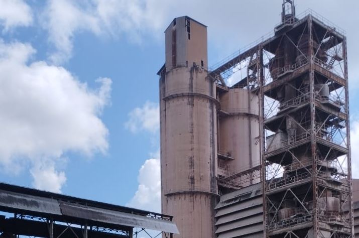 तलब नपाएपछि हेटौँडा सिमेन्टका मजदुरहरु आन्दोलनमा