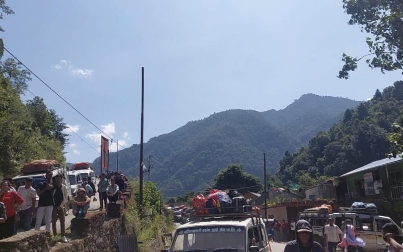 सवारीको चाप बढेपछि कुलेखानी ड्यामको सडक खुला