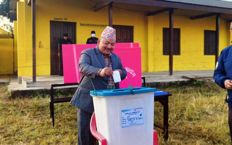 हेटौँडा १२ को भोर्ले र सिग्रेनी मतदान स्थलमा वडाअध्यक्ष पदका लागि धमाधम मतदान हुँदै