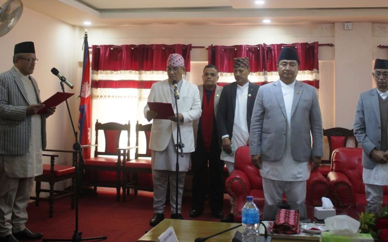 हेटौँडामा आयोगका सदस्य खड्काले लिए पदको सपथ