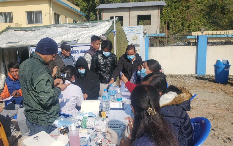 हेटौँडामा सवारी चालकहरुको निःशुल्क स्वास्थ्य परिक्षण