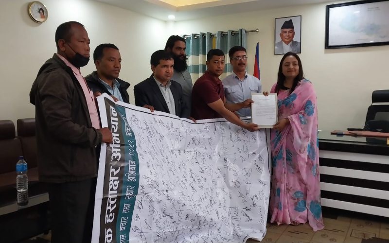 सरकारी हेटौंडा अस्पताल जोगाउन माग गर्दै गृह मन्त्रालयलाई ज्ञापनपत्र