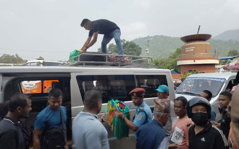 हेटौँडा बसपार्कबाट एक महिला पक्राउ