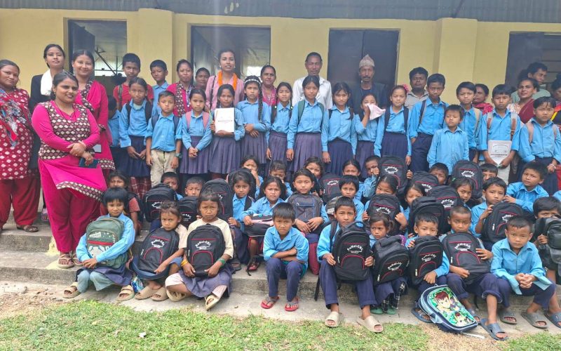 ज्ञान प्राप्त प्राथमिक विद्यालय, मामदमारका विद्यार्थीलाई शैक्षिक सामग्री वितरण