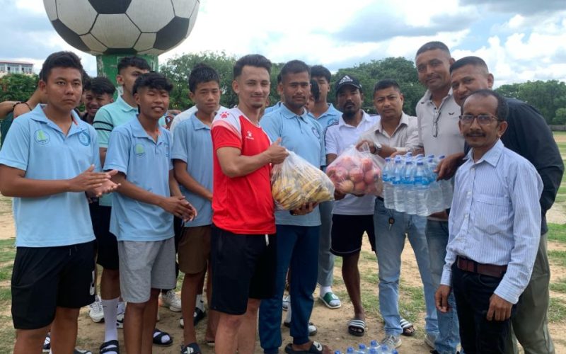हेटौंडा फुटबल एकेडेमीलाई फलफूल सहयोग