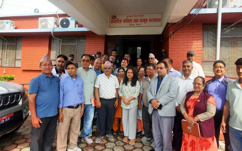 मुख्य मन्त्रीलाई एकीकृत समाजवादी मकवानपुरको स्मरण पत्र