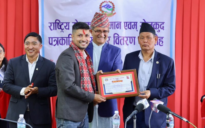 हेटौँडाका बिक्रम बानियाँलाई राष्ट्रिय खेलकुद पत्रकार प्रोत्साहन पुरस्कार