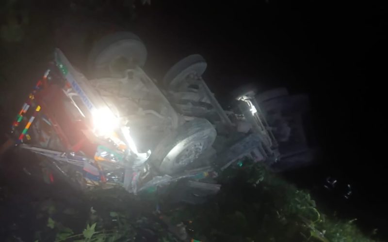 हेटौँडामा लहरी ट्रक दुर्घटना : चालकको मृत्यु, सहचालक घाइते