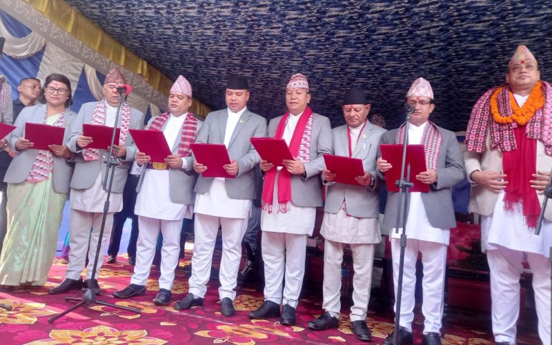 बागमती प्रदेशमा आठ मन्त्रीले गरे शपथ ग्रहण, कांग्रेस र एमालेबीच मन्त्रालय बाँडफाँट