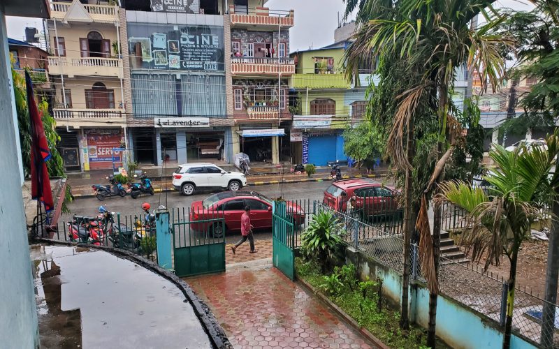 मोन्था चक्रवात सामुन्द्रिक आँधीको प्रभाव हेटौंडामा पनि