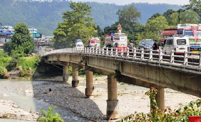जोखिममा हेटाैँडाकाे राप्ती पुल