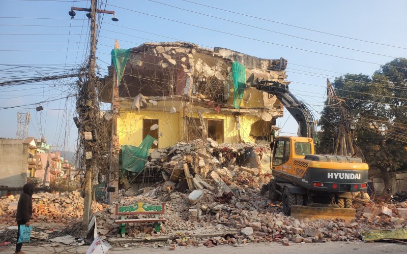 किन चल्यो संघको भवनमा डोजर ?