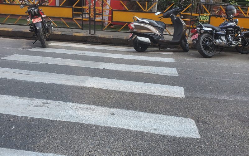 हेटौंडामा जेब्राक्रसिङ्ग बाटो बन्द भएपछि स्थानीयको विरोध