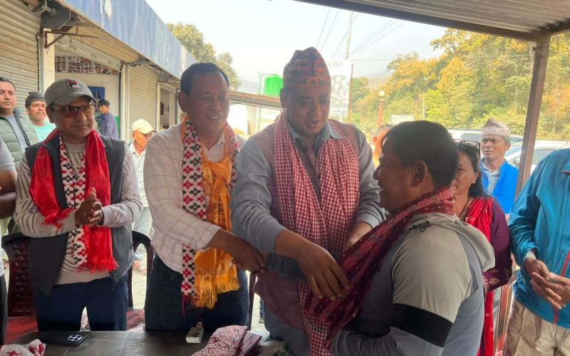 मकवानपुर–२ मा राजनीतिक तरंग: आजपा उम्मेदवार कांग्रेसमा, बुद्ध लामालाई साथ