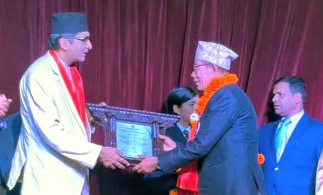 शिक्षक पन्तलाई सम्मान