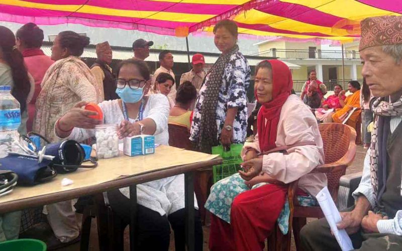 निबुवाटारमा निःशुल्क स्वास्थ्य शिविर