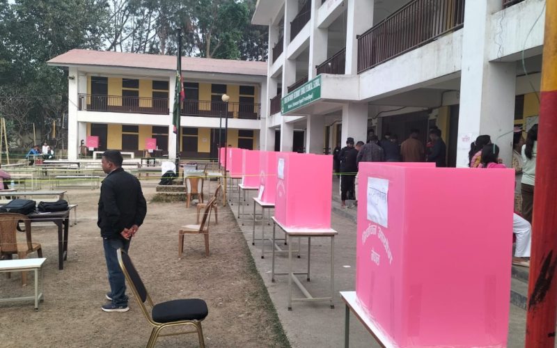 मकवानपुरमा ३ लाखभन्दा बढी मतदाता मतदानमा सहभागी हुँदै