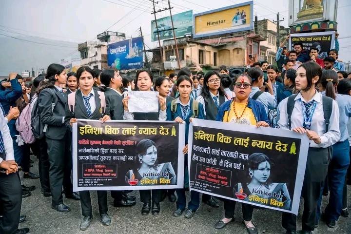 इनिसाको हत्यारालाई कारबाहीको माग गर्दै हेटौँडाका विद्यार्थी आन्दोलित