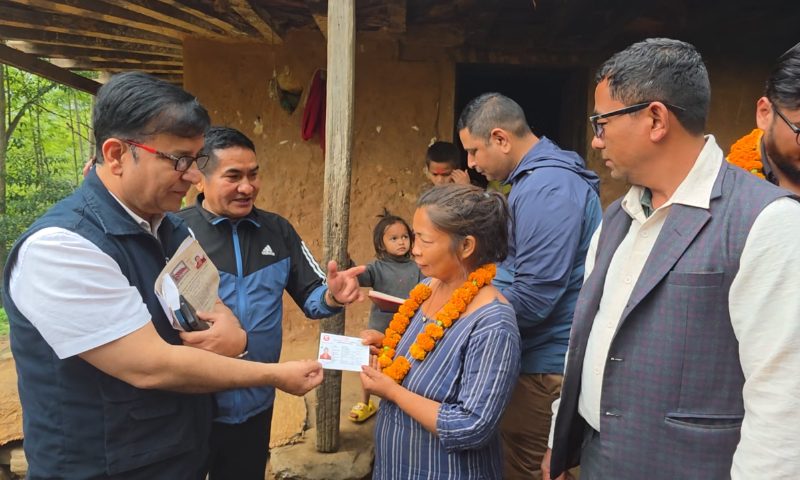 राक्सिराङमा घुम्ती शिविरबाट घरदैलोमै सेवा