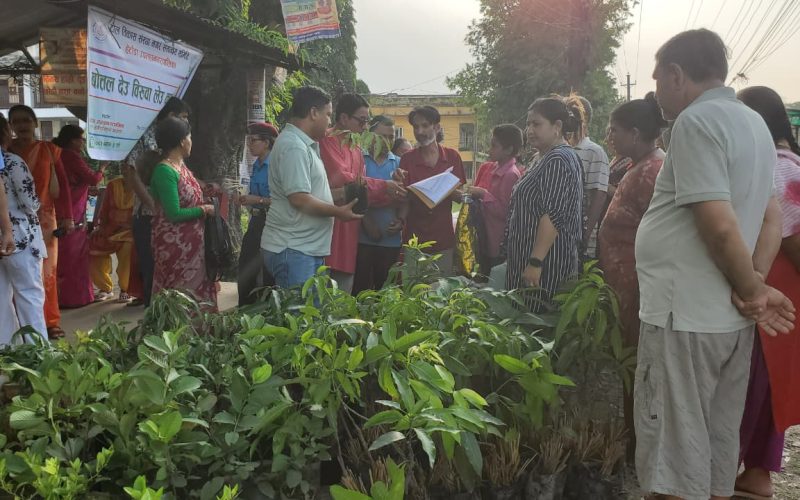हेटौँडामा ‘प्लास्टिक बोतल देउ, फलफूलको बिरुवा लेउ’ अभियान