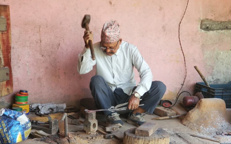 ८२ वर्षको उमेरमा पनि सक्रिय गणेशबहादुर: काम गर्नेलाई उमेरले छेक्दैन